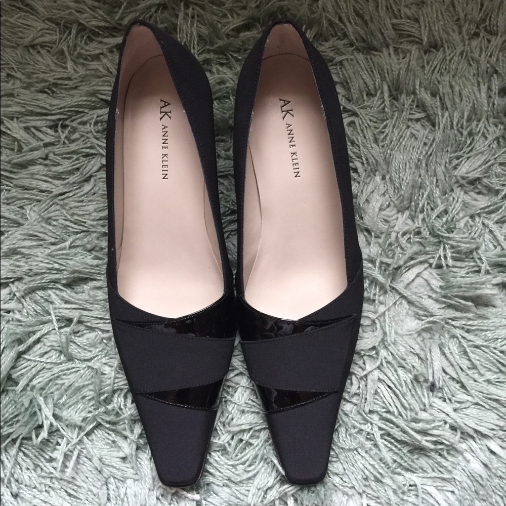AK Anne Klein heel